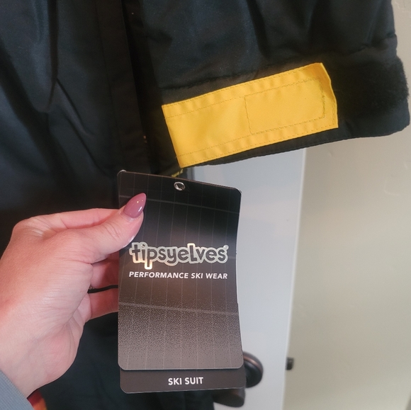 Snowsuit NWT Sold - Picture 3 of 4